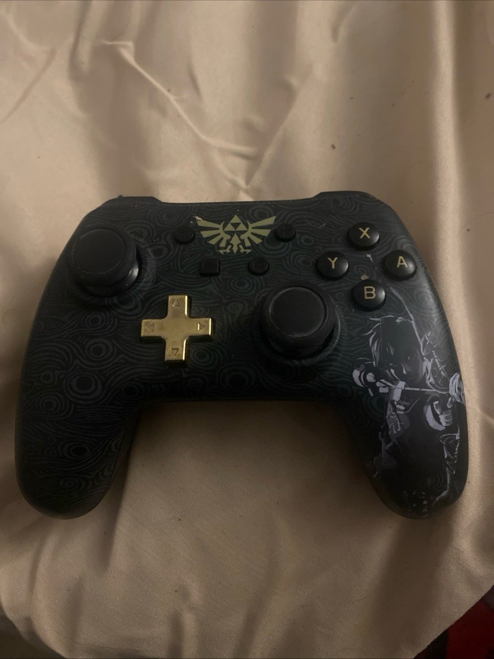 Nintendo Black and Gold Zelda Wireless Controller no cord